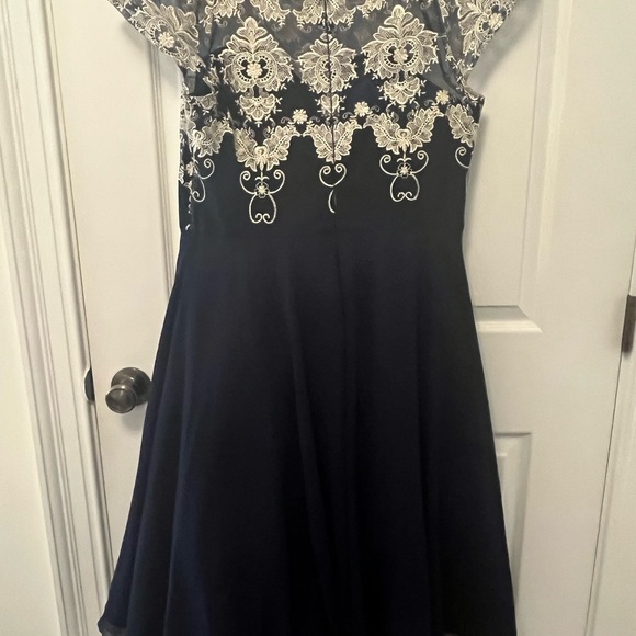 ✨ Chi Chi London Chiffon Embroidered Navy Midi Dress - Picture 9 of 11
